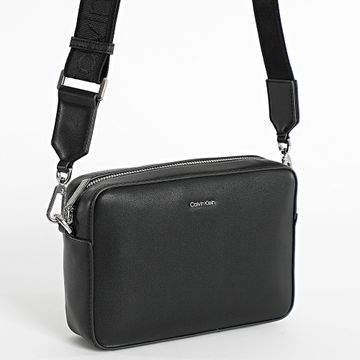 Calvin Klein - Borsa da donna CK Must Small Camera Bag 3145 Nero