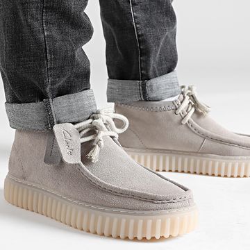 Clarks - Scarpe Torhill Hi in pelle scamosciata grigio chiaro