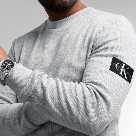Calvin Klein - Felpa a girocollo Monogram Badge Waffle 3485 Grigio scuro