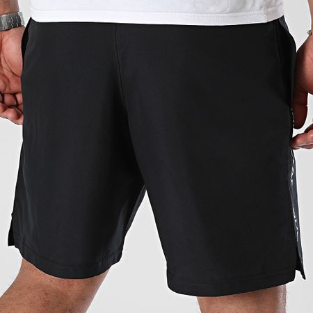 Under Armour - Pantaloncini da jogging 1383356 Nero Bianco