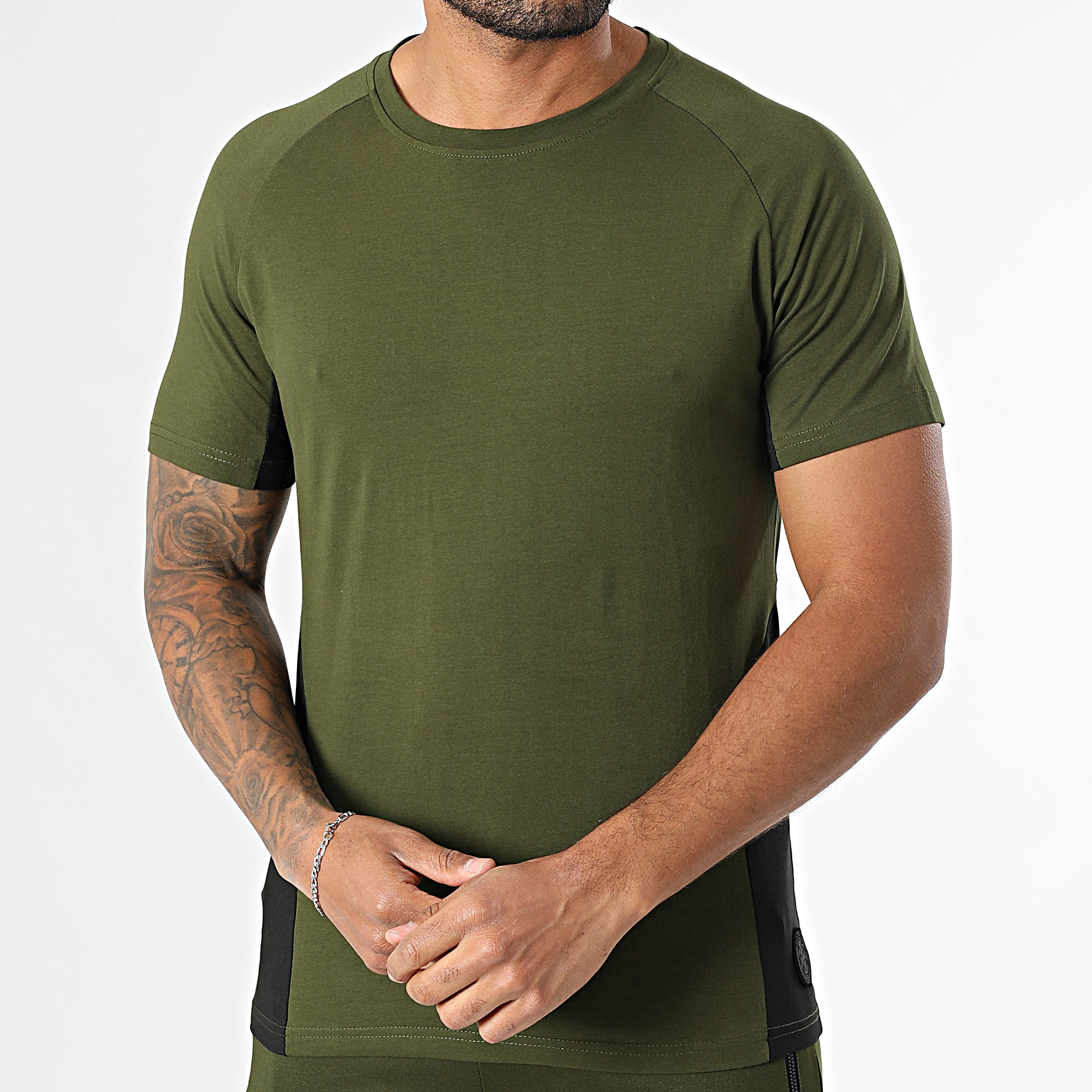 Zelys Paris - Set di maglietta e pantaloncini da jogging verde cachi di Orentin
