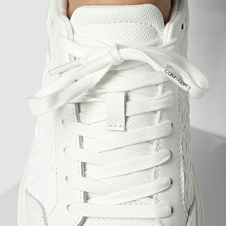 Calvin Klein - Baskets Clean Up Low Laceup Mono 1899 Triple White All Over
